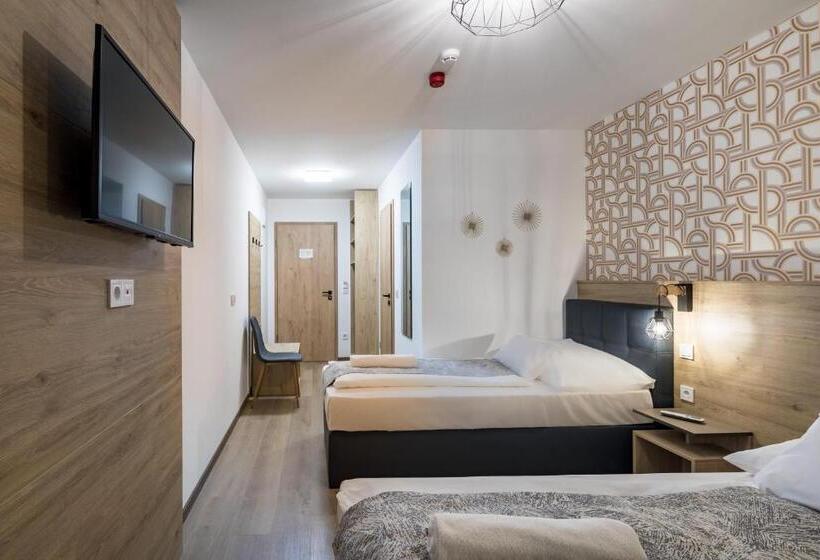 اتاق استاندارد, Autohof 171 Hotel Hegyeshalom