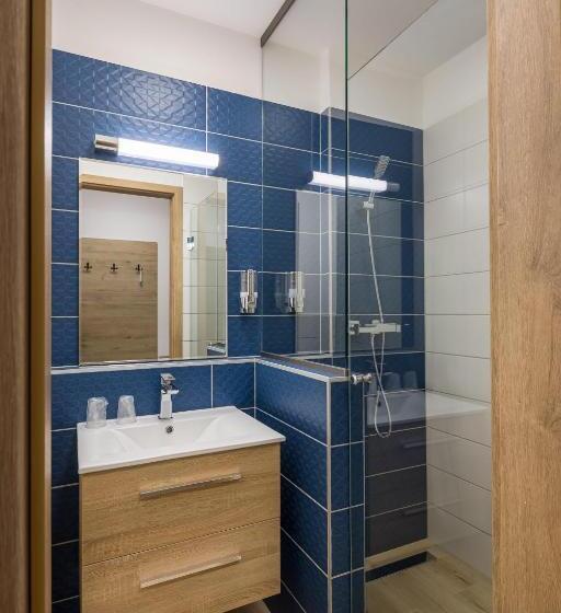 اتاق استاندارد, Autohof 171 Hotel Hegyeshalom