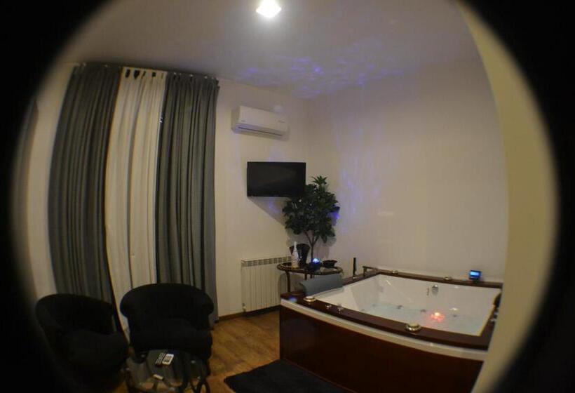 جناح, Acquadellarte B&b