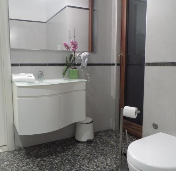 اتاق سوپریور سه تخته, B&b Mini Hotel Incity Close Train Station And Port