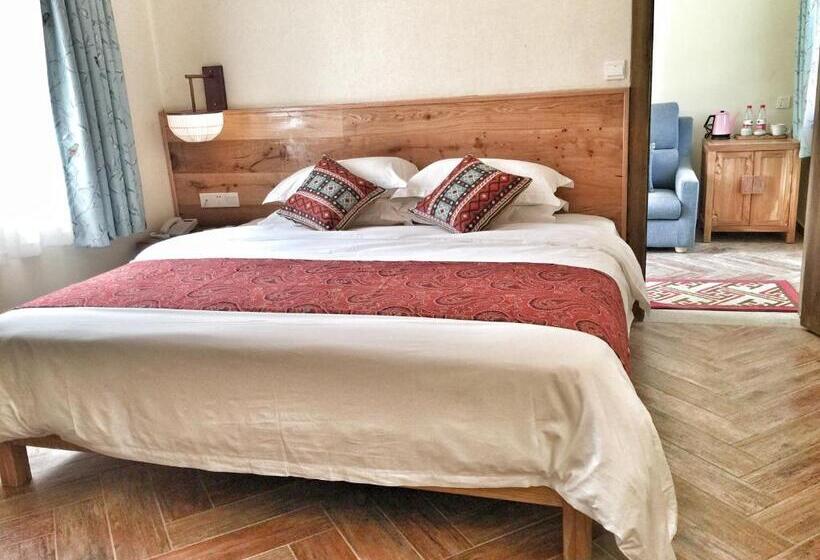 سوییت جونیور, The Apsara Lodge