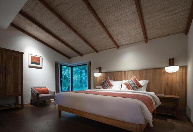 سوییت لوکس, The Apsara Lodge