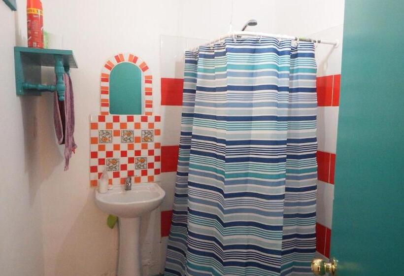 استودیوی سوپریور, Hostal Casa Verde Limón