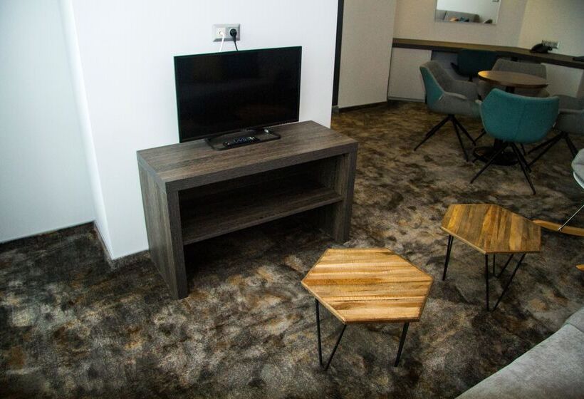 سوییت اجرایی, Best Western Plus Premium Inn