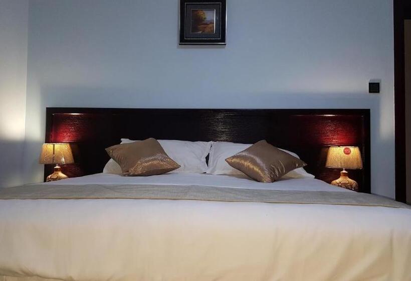 اتاق لوکس, White City Inn