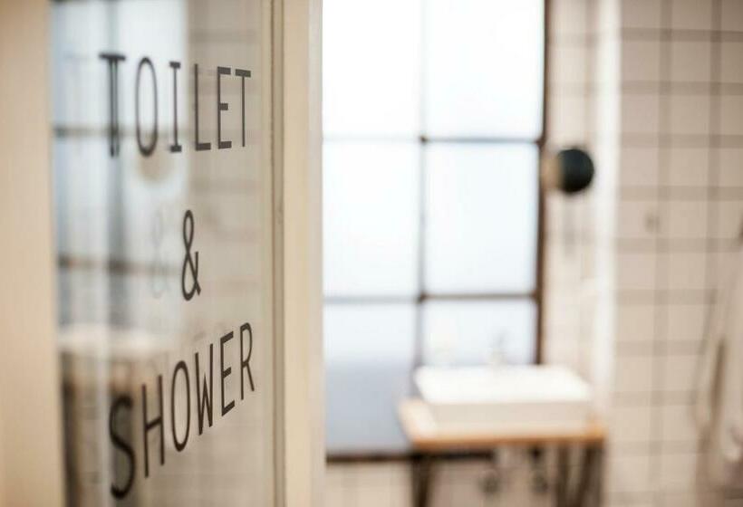 Capsule, Woodah Hostel