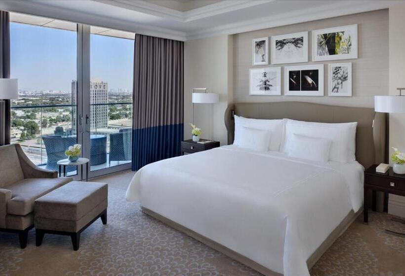 Номер Клуб Кровать Кинг, Kempinski The Boulevard Dubai