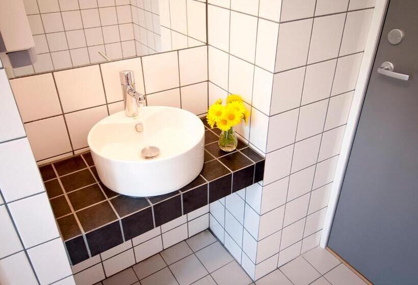 带共用浴室的标准房间, Lofoten Sommerhotell Og Vandrerhjem