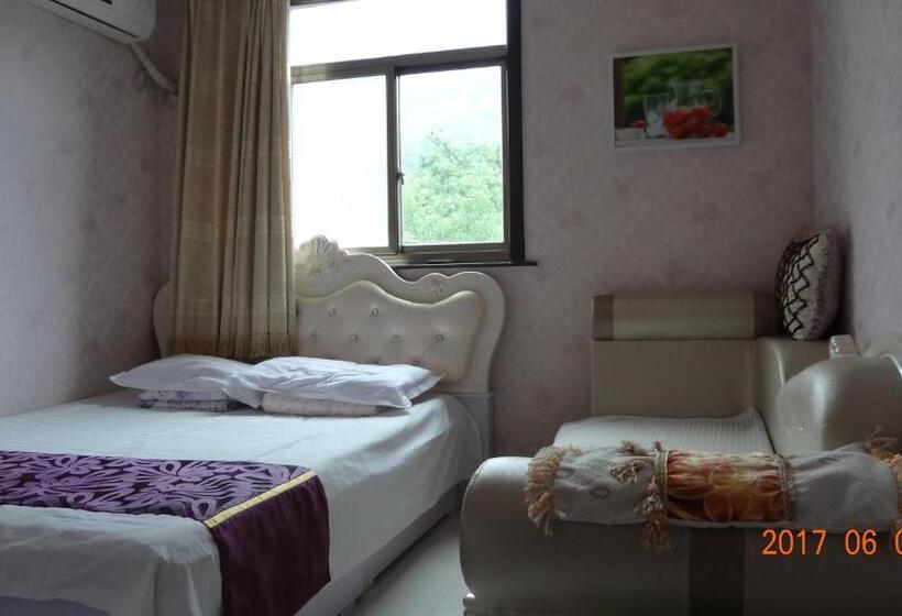 اتاق استاندارد سه نفره, Huangyaguan Great Wall Li Bo Home