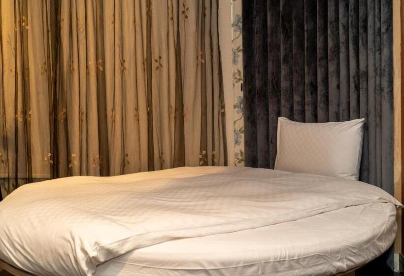 اتاق استاندارد سه نفره, 193 County Garden Bnb