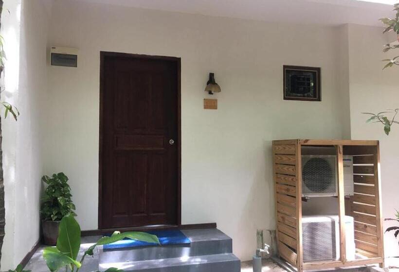 اتاق استاندارد با چشم‌انداز دریا, Eriyadu Island Resort