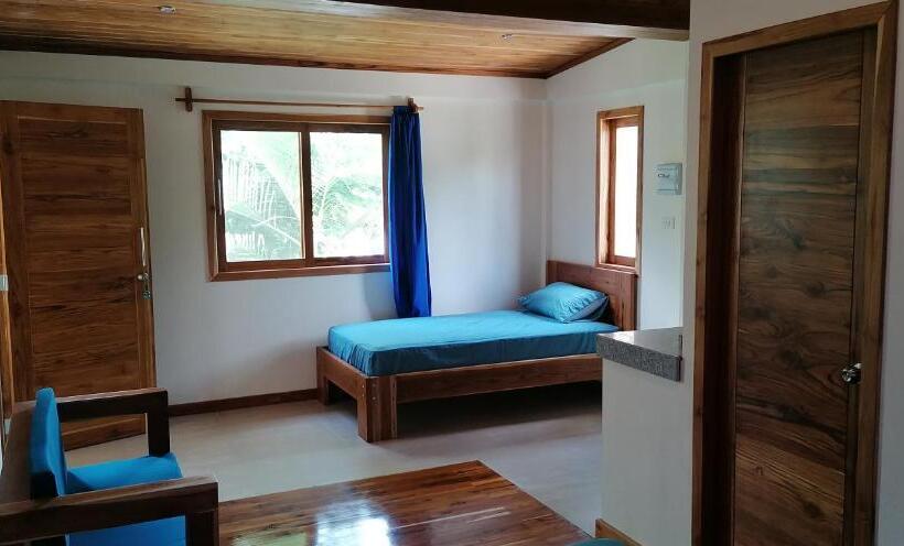 Трехместный Номер Стандарт с Балконом, Tagualodge Hostel Manglaralto