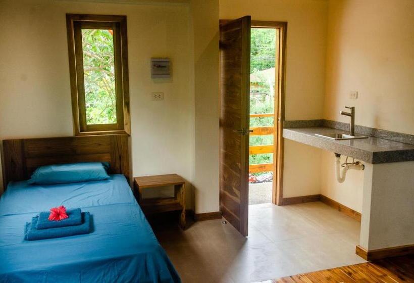 Трехместный Номер Стандарт с Балконом, Tagualodge Hostel Manglaralto