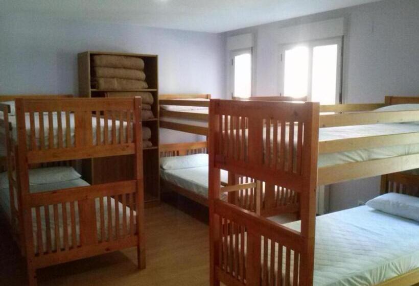 家庭间, Albergue Turístico Rio Aragon