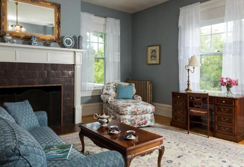 带大床的高级房间, Mercersburg Inn