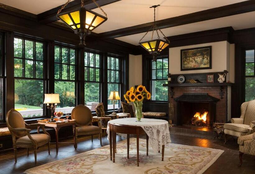 带大床的高级房间, Mercersburg Inn