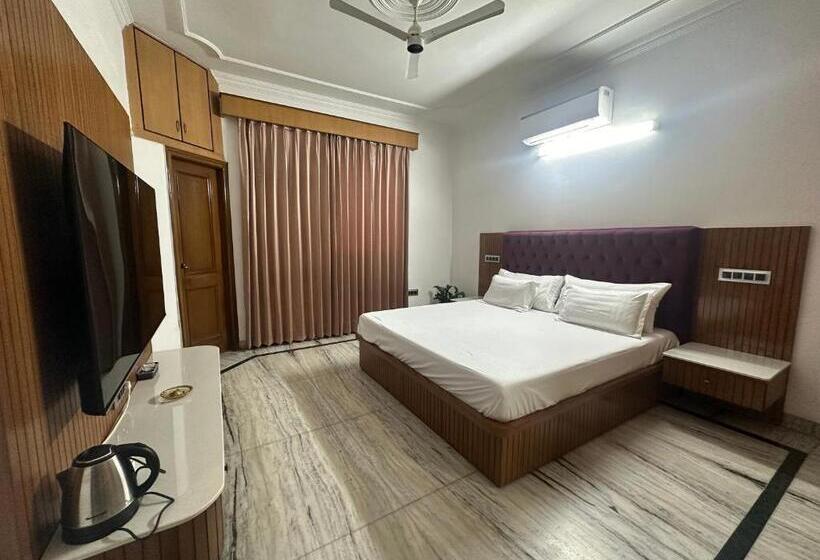 Номер Deluxe, Bhagya Homestay Luxury Room  Mohali S Best