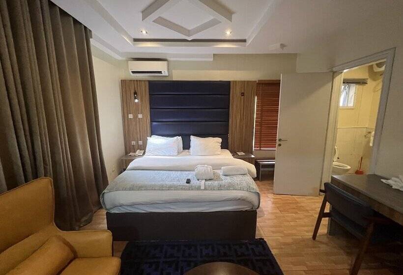 استودیوی سوپریور, Box Residence