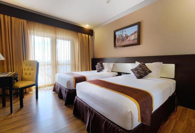 Номер Superior, Royal Darmo Malioboro