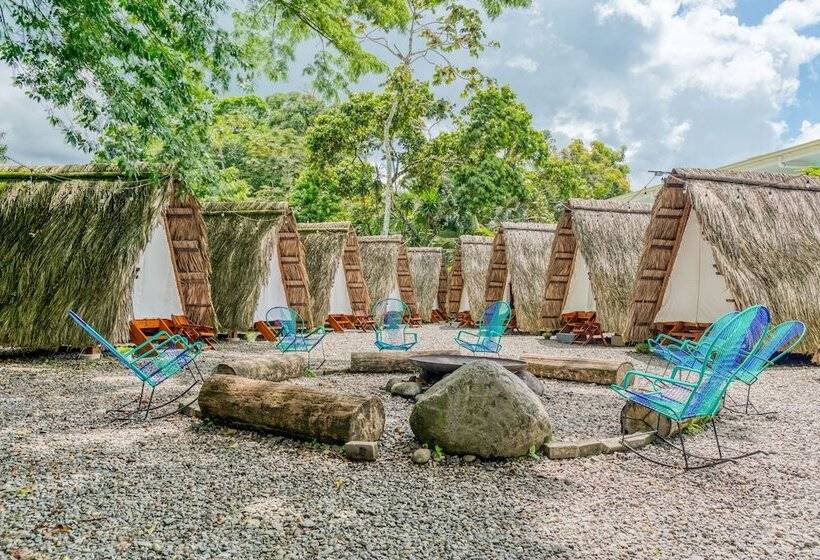 Standard Tent, Selina La Fortuna