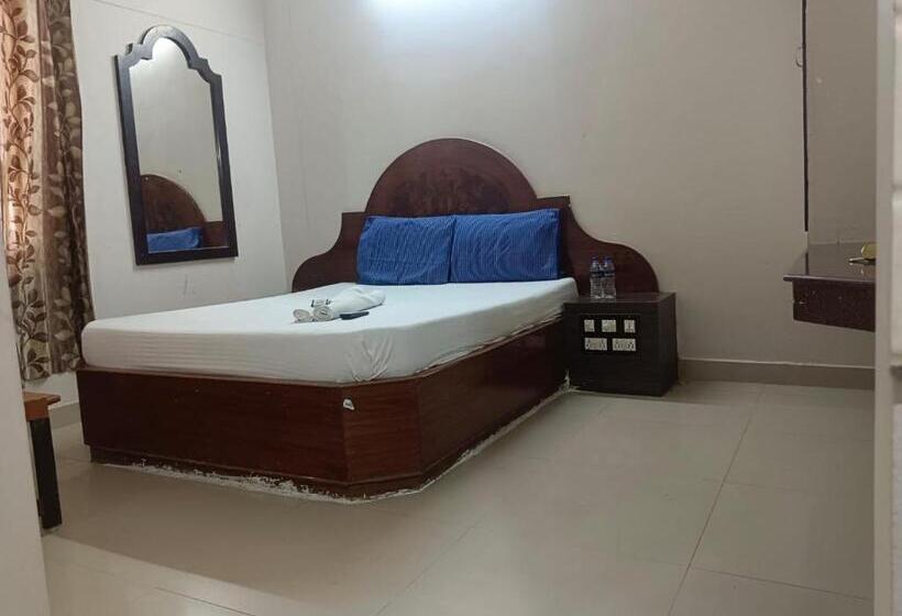 标准三人间, Sree Balaji Hotel   Lodge