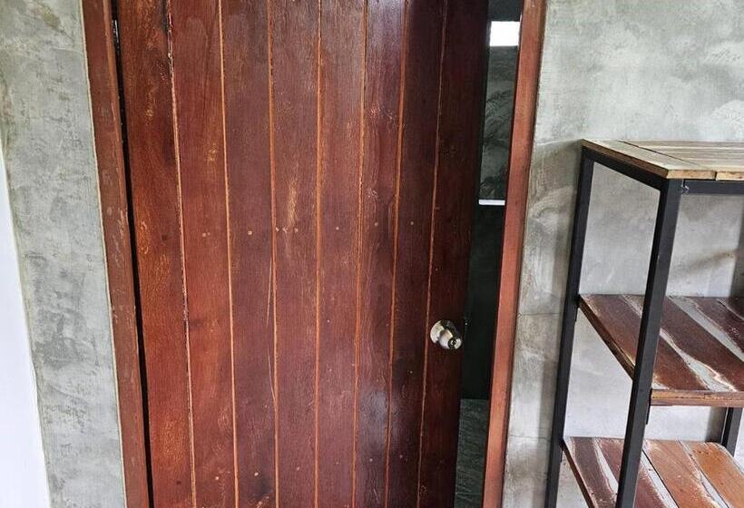 Quarto Estandar, Nipatra Homestay