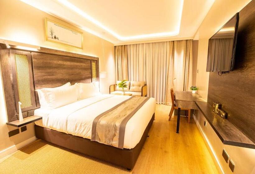 استودیوی استاندارد, Lion Villas