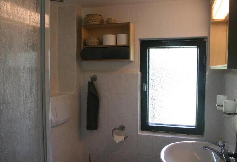 Дом 2 Спальни, Reetdach Ferienhaus Nahe Ostseebad Kühlungsborn