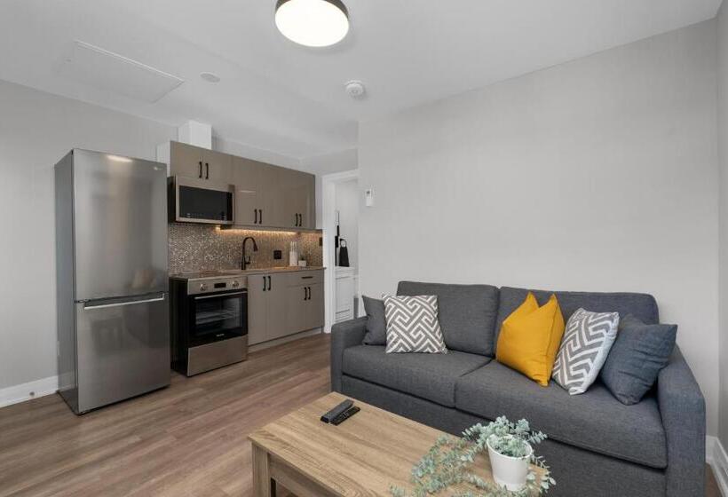 带1个卧室的公寓, Adrians Suites