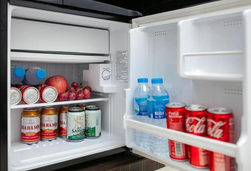 اتاق لوکس با بالکن, Hanoi Airport Inn & Suites