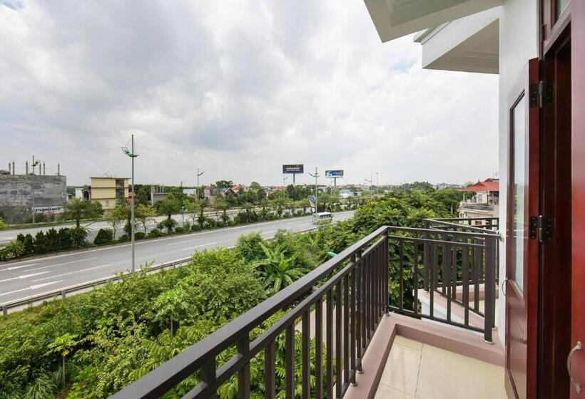 اتاق لوکس با بالکن, Hanoi Airport Inn & Suites
