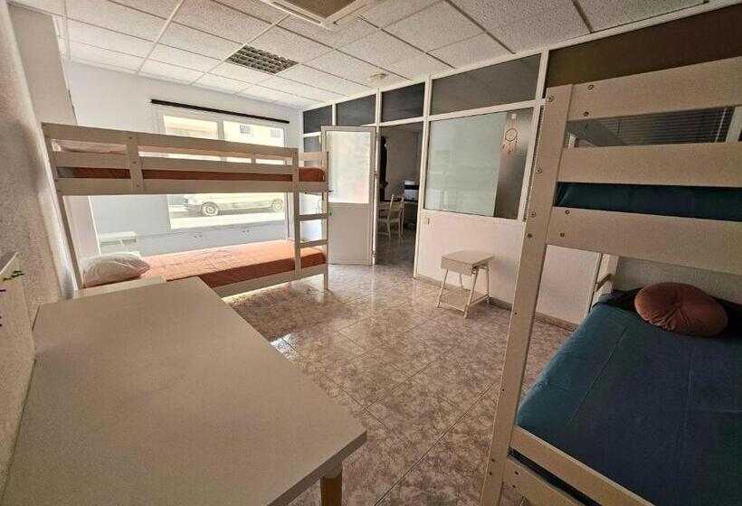 تختخواب در اتاق مشترک, Corralejo Coliving By Amazzzing Travel