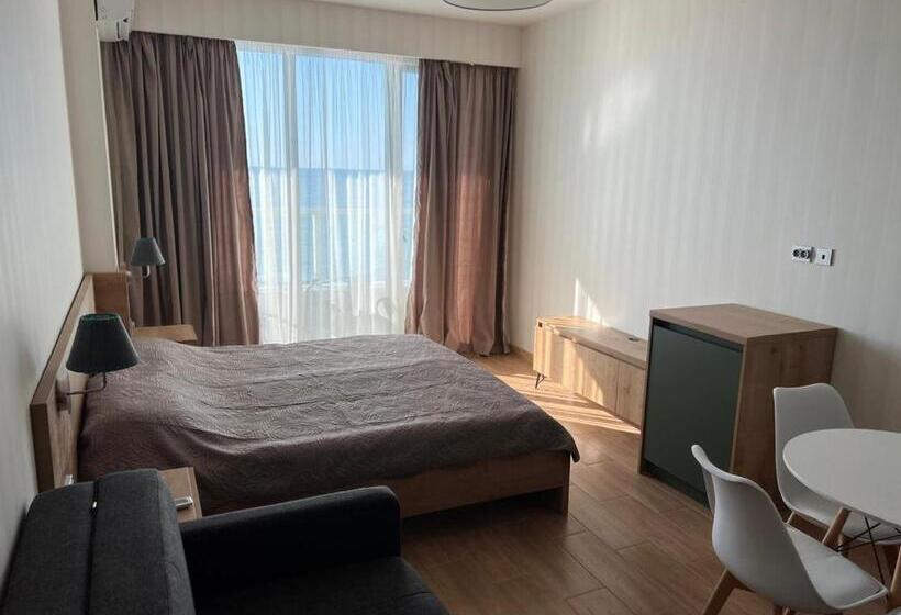 استودیوی استاندارد, Bamboo Beach Tsikhisdziri
