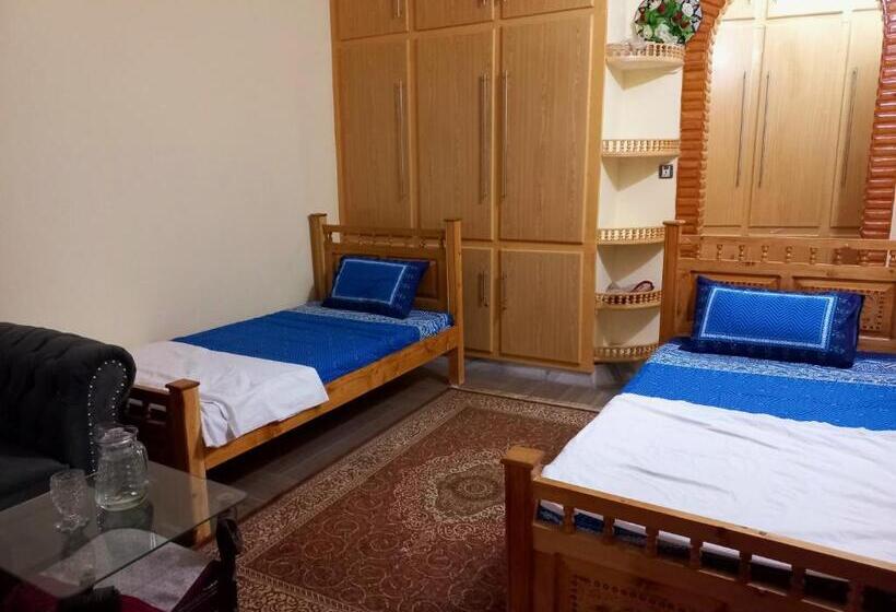 اتاق استاندارد یک نفره, Home Away From Home