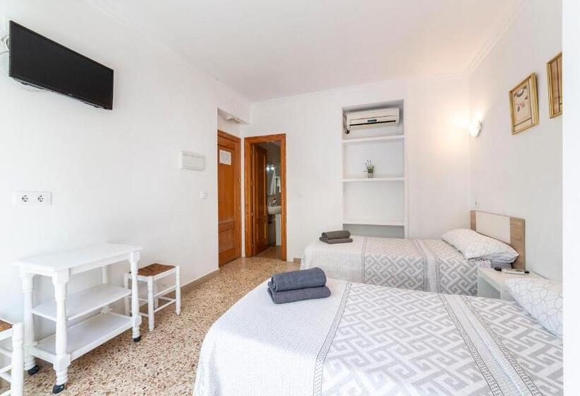 اتاق سوپریور, Hostal Moya
