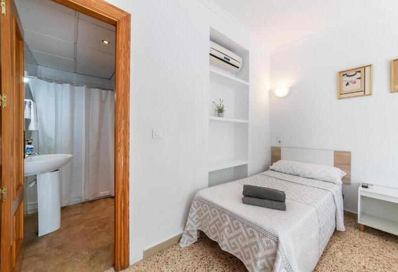 اتاق سوپریور, Hostal Moya