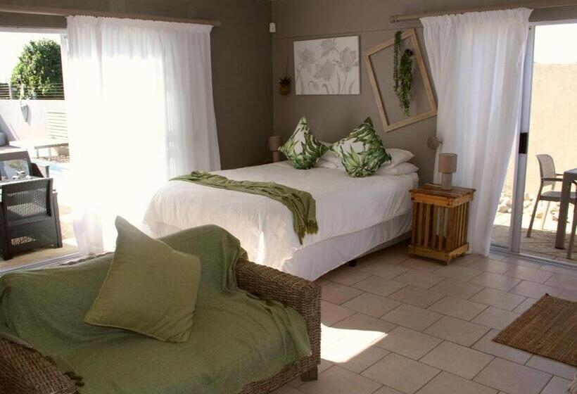 Семейный Номер, Nine On Uys Street B & B