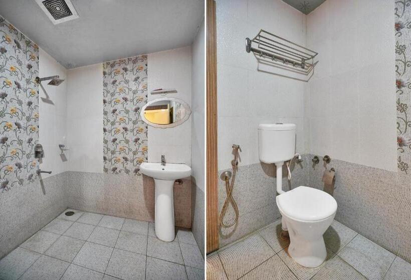 三人经典房间, Super Collection O Kushal Nagar Near Ksrtc Bus Stand Formerly Rr Residency