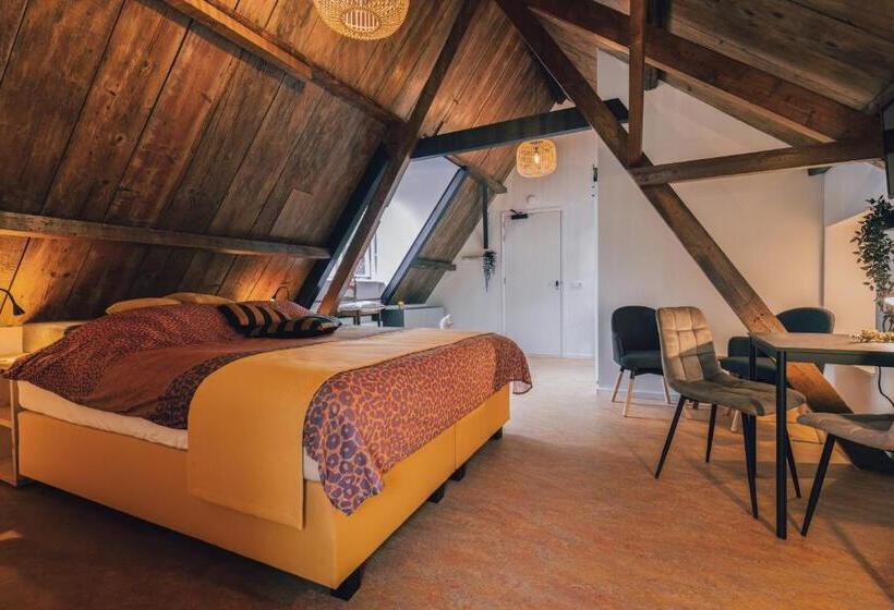 Номер Deluxe Кровать Кинг, Le Petit Hotel   Zunne