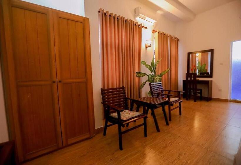 اتاق لوکس, Nibbana Mirissa