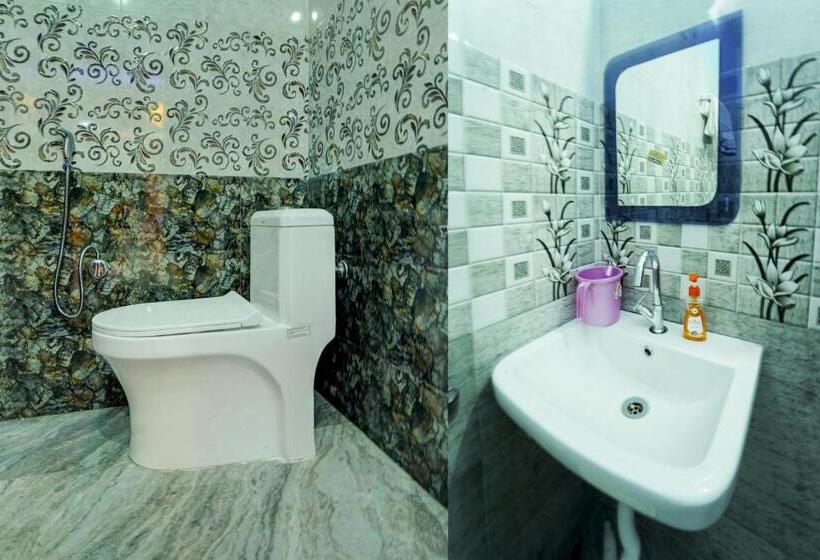 Трехместный Номер Классика, Oyo Flagship Laxmi Marriage Hall Restaurant And Guest House