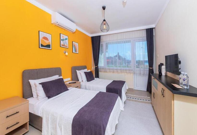 اتاق استاندارد با چشم‌انداز دریا, Ki̇raz Beach Otel