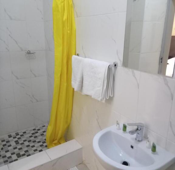 اتاق لوکس, Kandjo S Bed And Breakfast