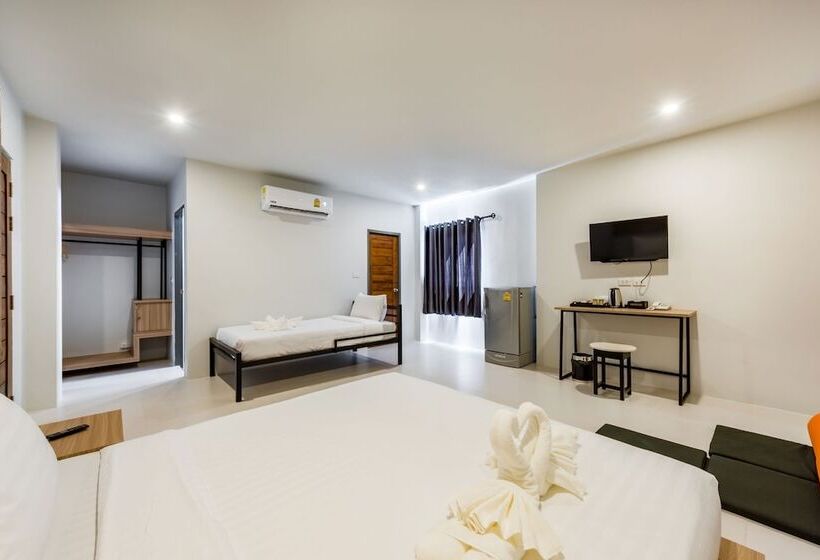 Трехместный Номер Deluxe, Phuket Marine Poshtel   Sha Plus