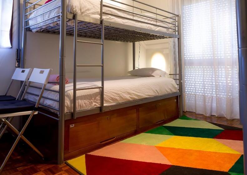Четырехместный Номер Стандарт с Балконом, Hostel Carvalho