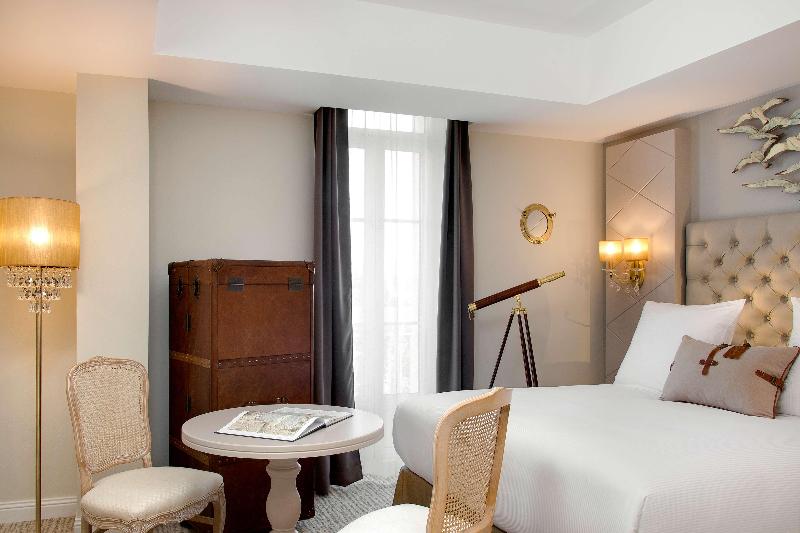 Классический Номер, Grand Hotel Des Sablettes Plage, Curio Collection By Hilton