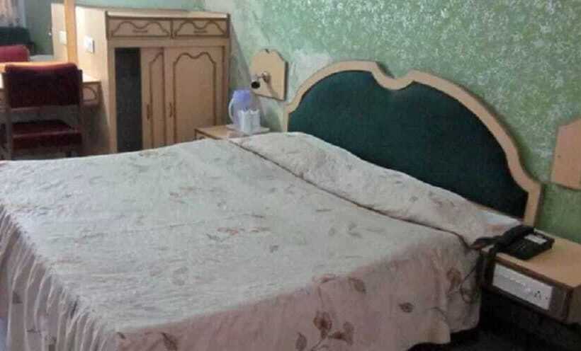 Quarto Deluxe, Saurab