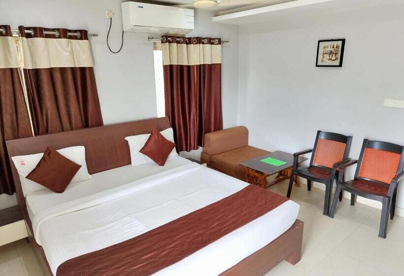 带大床的豪华间, Shivangi Puri  Perfect Location With Comfortable Room
