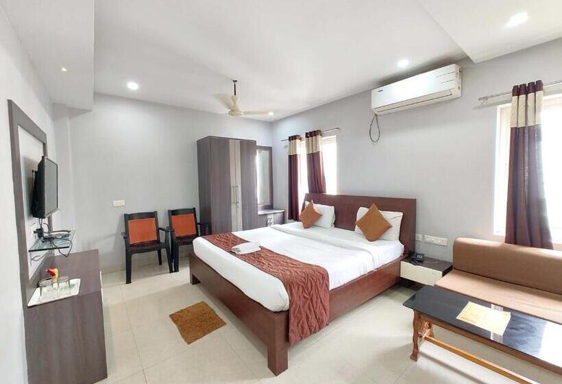 带大床的豪华间, Shivangi Puri  Perfect Location With Comfortable Room