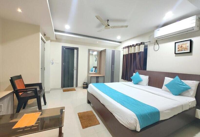 带大床的豪华间, Shivangi Puri  Perfect Location With Comfortable Room